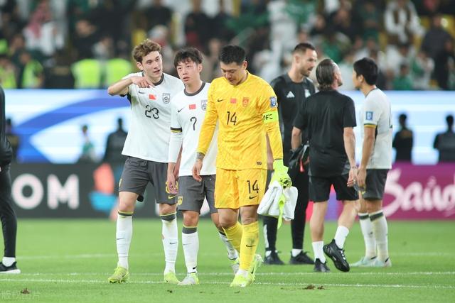 再冲世界杯！国足小组出线就能晋级，又战苦主沙特，央视无法直播