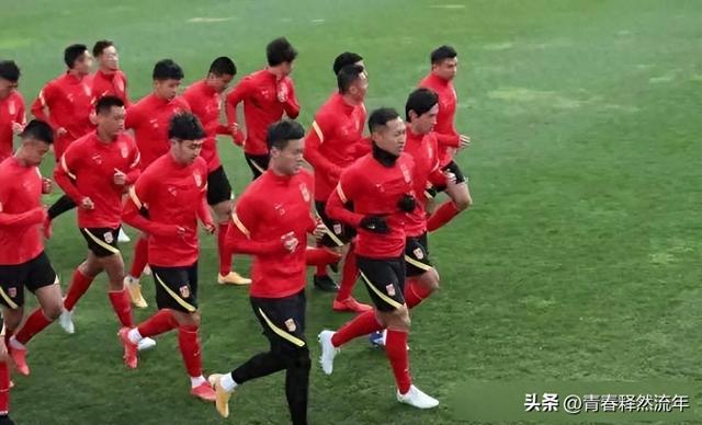 绝了！国内媒体曝出争议猛料：国足成为大笑话，伊万遭质疑