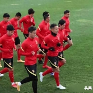 绝了！国内媒体曝出争议猛料：国足成为大笑话，伊万遭质疑