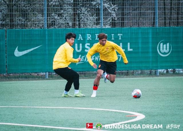 U16国少在狼堡俱乐部进行逐梦德甲首次训练 观看狼堡vs海登海姆