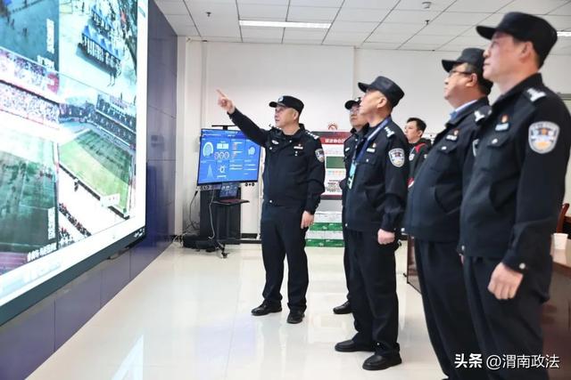 高新公安圆满完成2025年中甲联赛首战安保任务