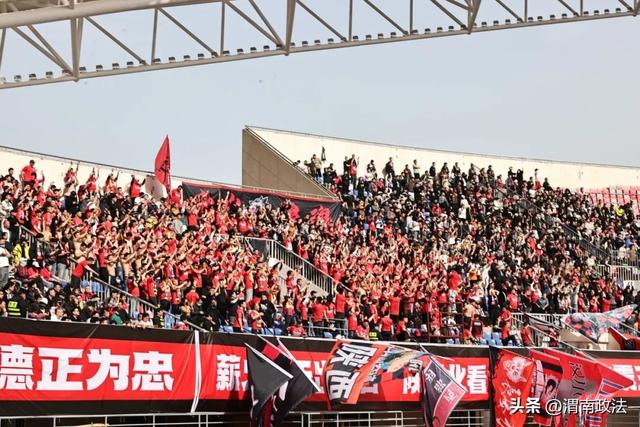 高新公安圆满完成2025年中甲联赛首战安保任务
