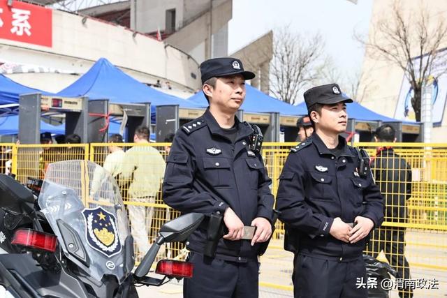 高新公安圆满完成2025年中甲联赛首战安保任务