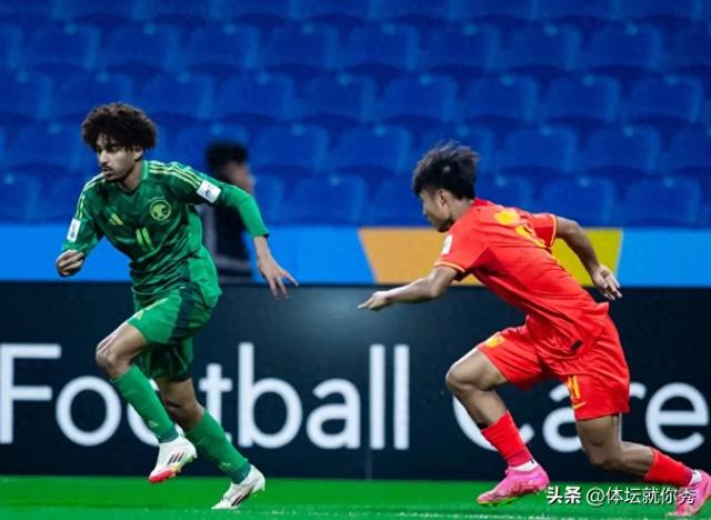 1-2！国足全线崩盘，俩月连输3场，被沙特碾压，下场输球=淘汰