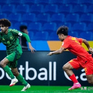 1-2！国足全线崩盘，俩月连输3场，被沙特碾压，下场输球=淘汰