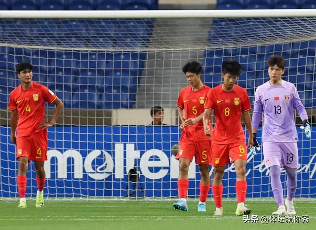 1-2！国足全线崩盘，俩月连输3场，被沙特碾压，下场输球=淘汰