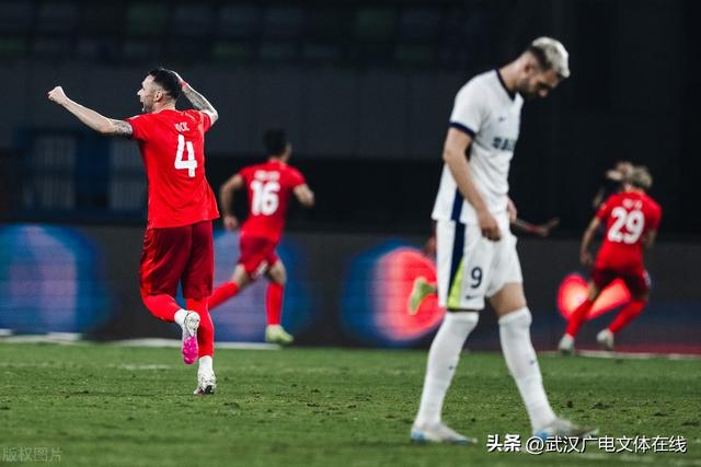 中超战报｜3分钟崩盘！图多列进球难救主 武汉三镇1-3负梅州客家