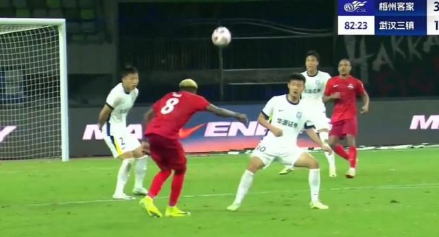 中超-三镇1-3梅州无缘首胜 梅州让1追3邵镤亮超巨失误恩戈姆双响