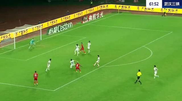 中超-三镇1-3梅州无缘首胜 梅州让1追3邵镤亮超巨失误恩戈姆双响