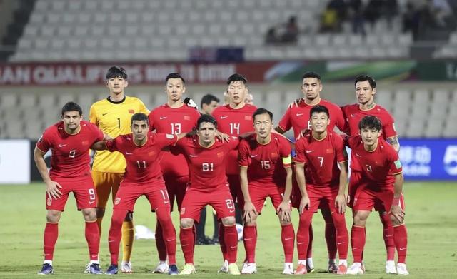 国足太遗憾！初代归化球员集体“落幕”，被两大贪恶之徒耽误
