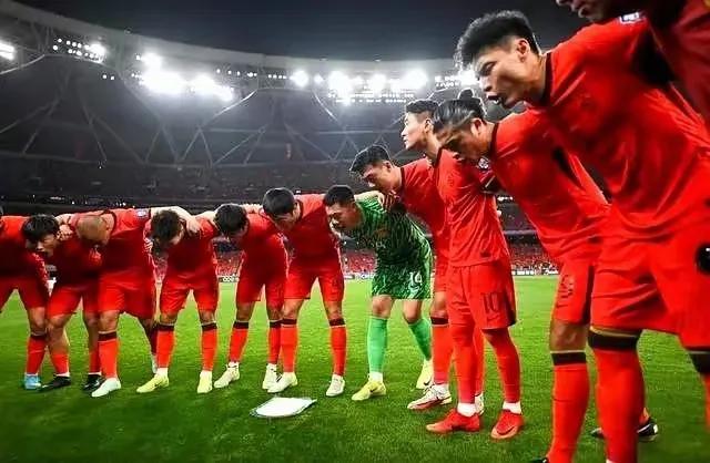 国足绝境求生！结尾两场定生死，真能创造奇迹吗？